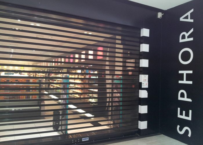 Rideau métallique lame transparente